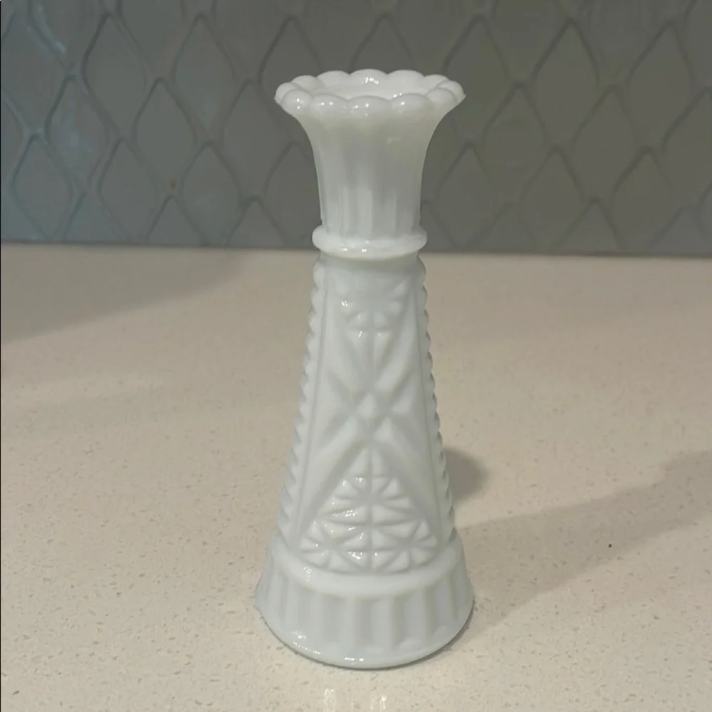 White Vase with Scalloped Rim and Intricate Pattern